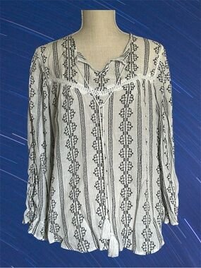 Como Black Boho Peasant Blouse in Black & White Geometric Print & Tassel V-Neck